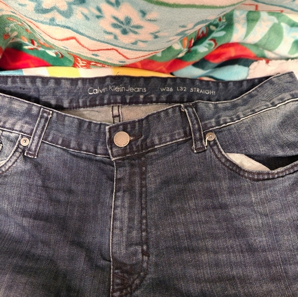 Jeans - Picture 2 of 3